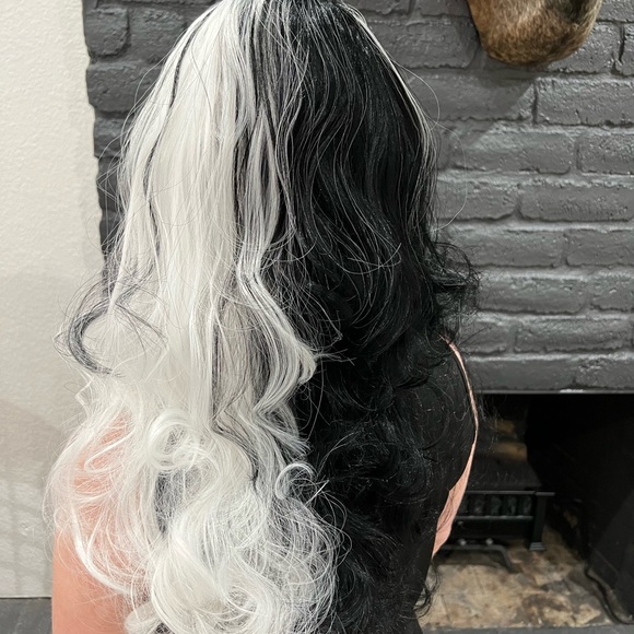 Black & white wig 🖤Two-Tone Long Wavy Villainess Wig Leg Avenue - Picture 9 of 10